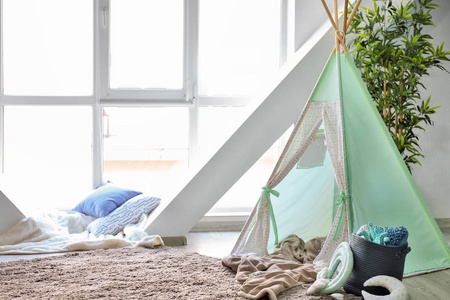 舒适的游戏帐篷为孩子们在室内的房间