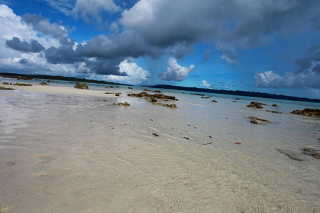 哈夫洛克岛海滩蓝蓝天，白云，安达曼群岛印度