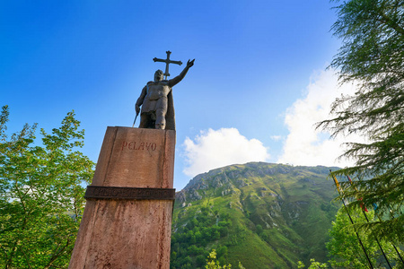 西班牙 covadonga 山雕塑