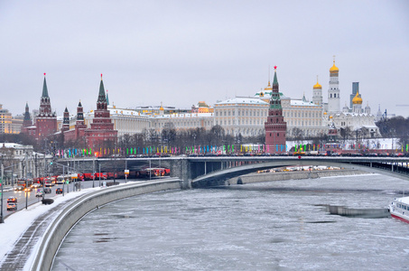 莫斯科，克里姆林宫在多云的天气冬天