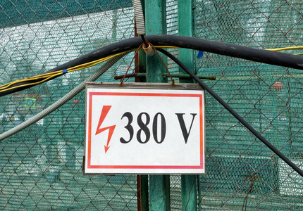 380 V 电气危害和高压电缆标志