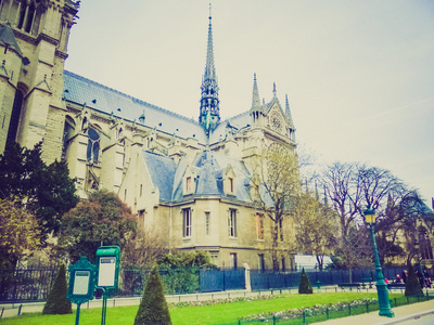复古外观圣母院巴黎