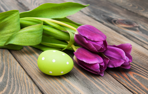 郁金香和复活节彩蛋