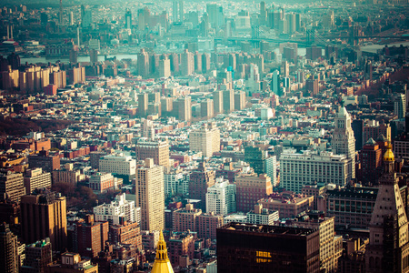黄昏时，纽约市曼哈顿天际的鸟瞰图