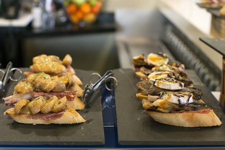 火腿 蘑菇及奶酪 巴斯克菜肴的西班牙小吃