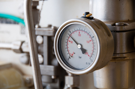 压力表测量系统 石油和天然气过程中的压力压力表用于监视系统内部压力条件