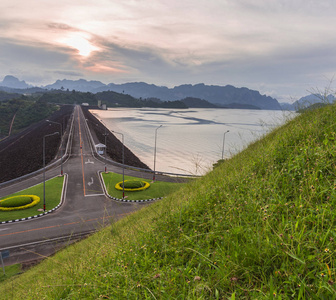 Ratchaprapha 大坝, 泰国素叻他尼府夜景灯