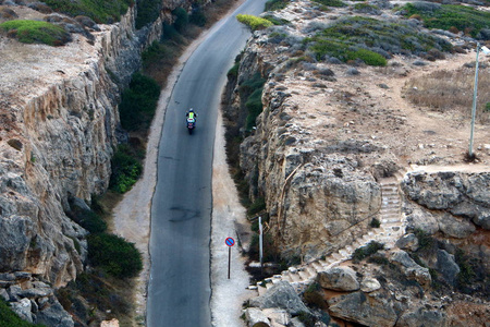 在以色列北部的山区道路