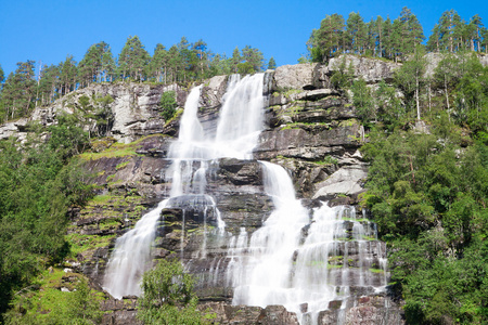 tvindefossen 瀑布附近在挪威沃斯