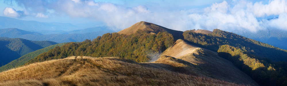 在秋季山风景