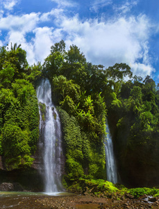 巴厘岛Sekumpul 瀑布旅游与自然背景