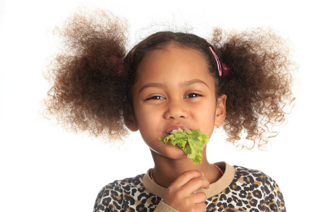 漂亮的孩子非洲裔美国黑人孩子吃沙拉我图片