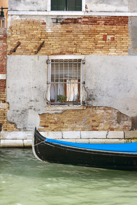 火车时刻表与意大利标志和到达驻地