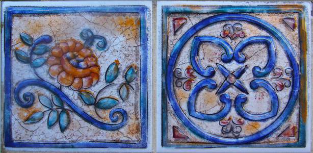 老房子的门面传统瓷砖的细节。装饰瓷砖。巴伦西亚传统瓷砖。花卉装饰品