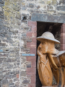 木制士兵在威尔士康威城堡的入口处
