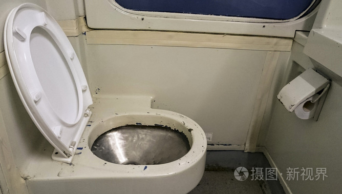 火车里的老旧厕所
