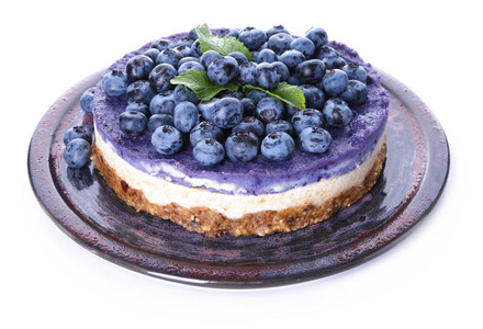 白色背景美味蓝莓芝士蛋糕板