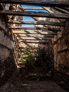 在 ne 克里特岛历史上废弃的麻疯病人群体 spinalonga 岛上废弃的建筑物