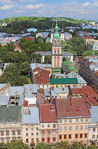 假设东正教教会与 korniakt 塔和利沃夫市容利沃夫，乌克兰