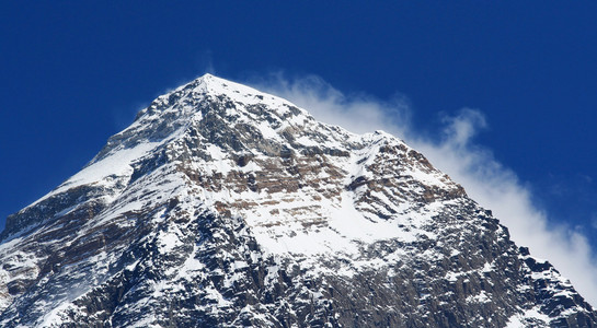 世界上最高的山，山在喜马拉雅山，尼泊尔的珠穆朗玛峰 8850 米