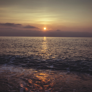 日出太阳海