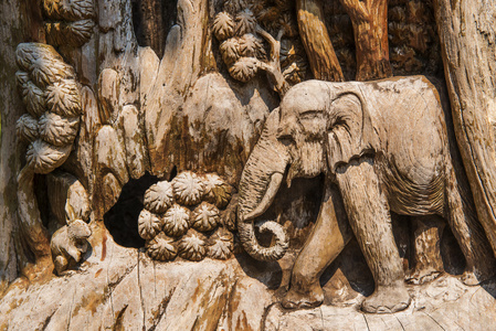 手工雕刻大象木工艺泰国图片