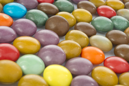 关闭五颜六色的糖果作为背景。选择性对焦