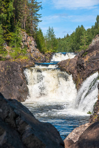 俄罗斯卡累利阿共和国南北基伍国家自然保护区夏季瀑布
