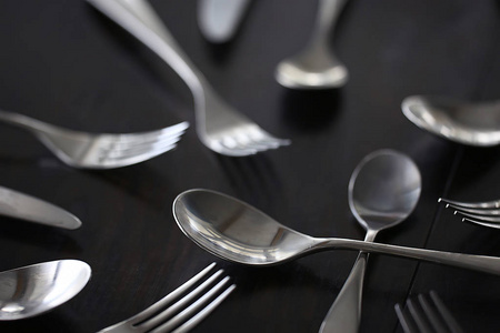 餐桌上的叉子勺子和小刀, 漂亮的餐具
