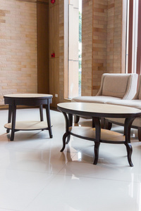 沙发和桌子在现代设计室