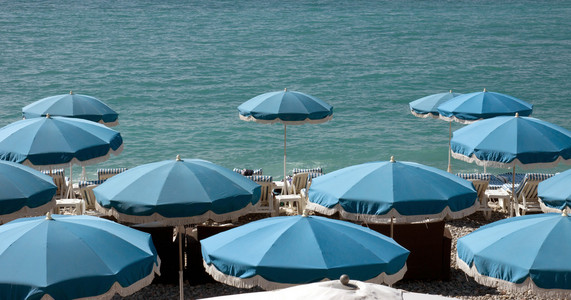 尼斯海滩遮阳伞