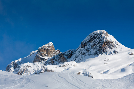 雪盖的山