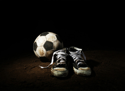 足球球在地面上