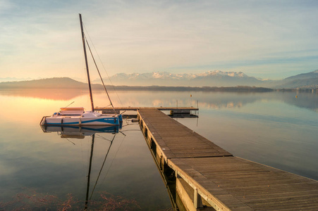 日落时的 Viverone 湖, 全景