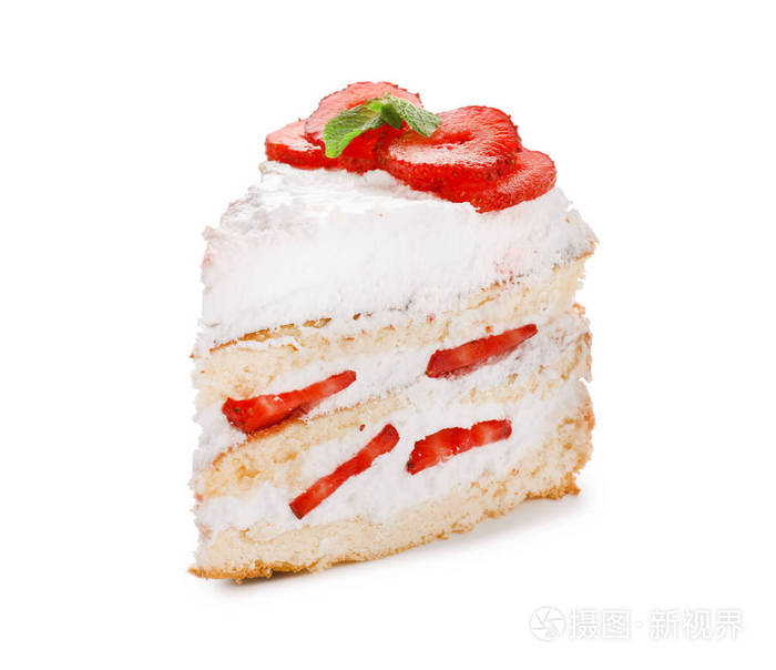 白色背景的一块美味的草莓蛋糕