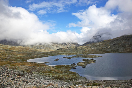 山湖风景。Jotunheimen 国家公园。挪威