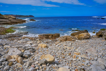 Antromero 海滩 Cristales 与玻璃石头在西班牙的阿斯图里亚斯