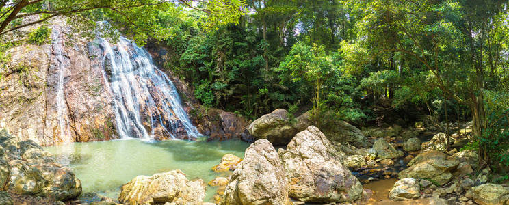 Namuang 瀑布在苏梅岛海岛, 泰国在夏天天