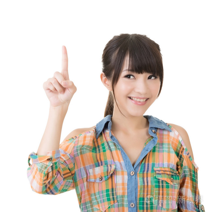 向上指的年轻亚裔女子