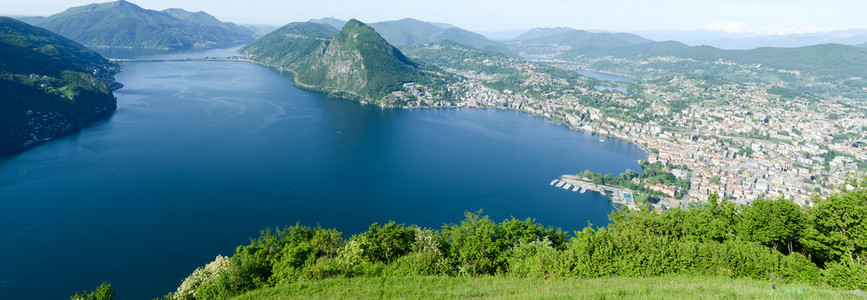 从装载 Bre Lugano 海湾的全景