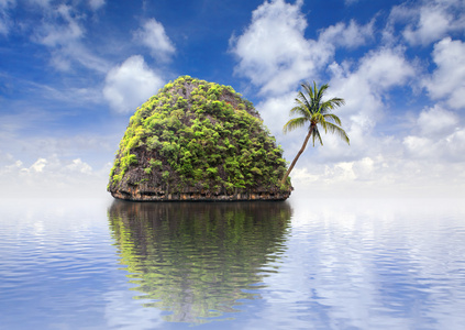 在海洋，泰国的棕榈树的美丽岛屿