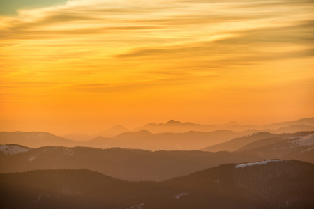 日落冬山