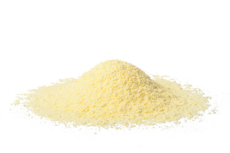 在白色背景查出的黄色玉米面粉