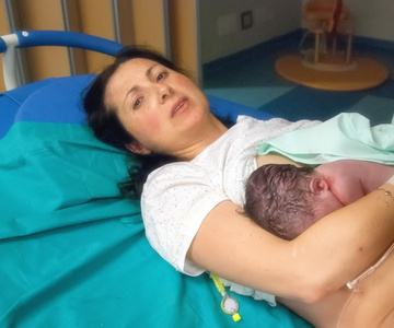 初生婴儿与母亲