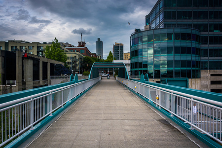贝尔街人行天桥，在西雅图，华盛顿