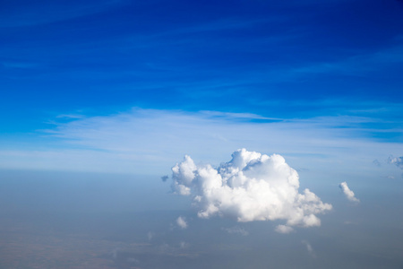 蓝色的天空背景