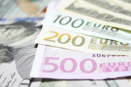 欧元和美元的条例草案的背景。浅焦点