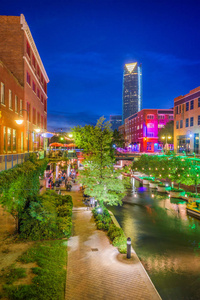 奥克拉荷马市, 俄克拉何马州, 美国城市景观在黄昏 Bricktown