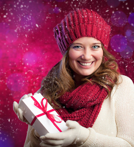 冬天的人，幸福的理念女人的围巾，手套与大雪花