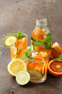 夏橙 酸橙和柠檬柑橘柠檬水